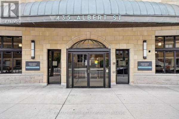 Glass double doors with stone surround and "435 Albert St" sign. - 204 - 435 Albert Street, Ottawa