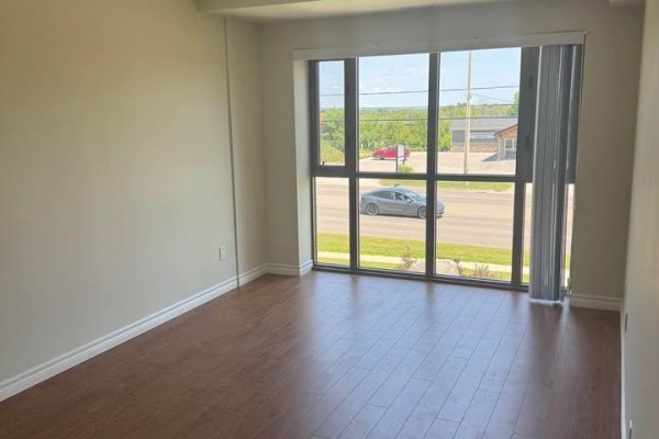 204 - 496 Yonge Street, Barrie, ON L4N4E2 Photo 3