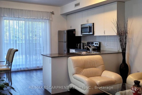 204 - 736 Sheppard Avenue W, Toronto, ON, photo 2