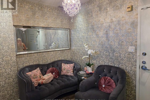 204 - 800 Bathurst Street, Toronto, ON M5R3M8 Photo 5