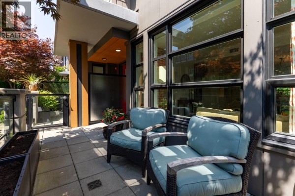 204 1055 Ridgewood Drive, North Vancouver, BC V7R0A5 Photo 3