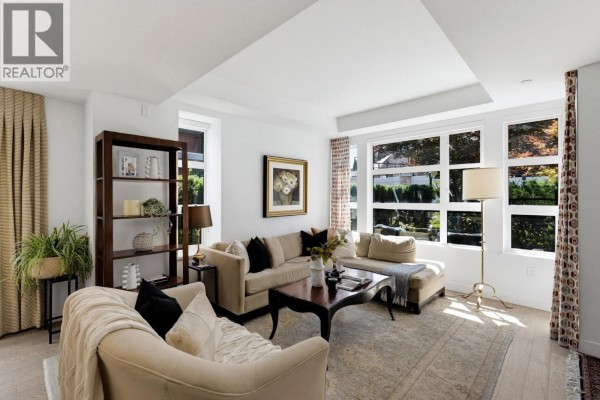 204 1055 Ridgewood Drive, North Vancouver, BC V7R0A5 Photo 4
