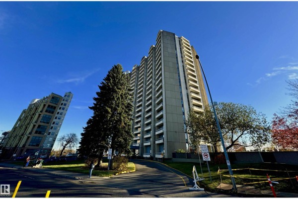 Primary Bedroom - #204 10883 Saskatchewan Dr Nw, Edmonton, AB T6E4S6 Photo 4
