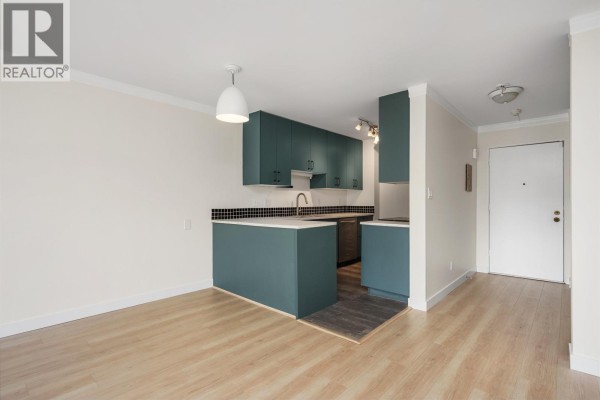 204 127 E 4th Street, North Vancouver, BC V7L1H7 Photo 4