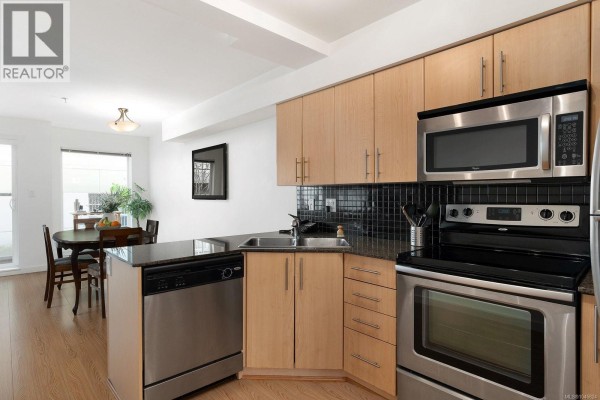 Kitchen - 204 1405 Esquimalt Rd, Esquimalt, BC V9A0A4 Photo 4