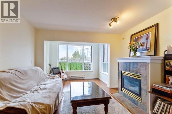 204 155 E 3rd Street, North Vancouver, BC V7L1E5 Photo 2