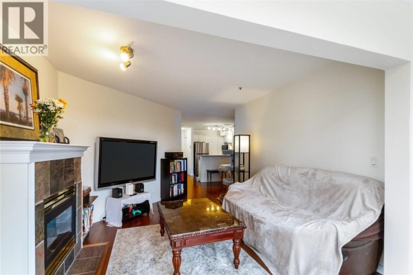 204 155 E 3rd Street, North Vancouver, BC V7L1E5 Photo 4