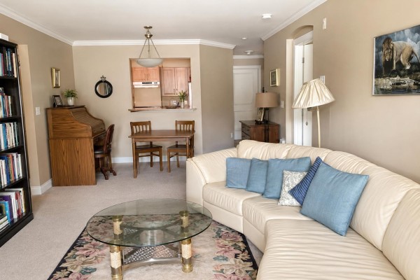 204 15621 Marine Drive, White Rock, BC V4B1E1 Photo 5
