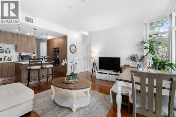 204 175 Victory Ship Way, North Vancouver, BC V7L0G1 Photo 4