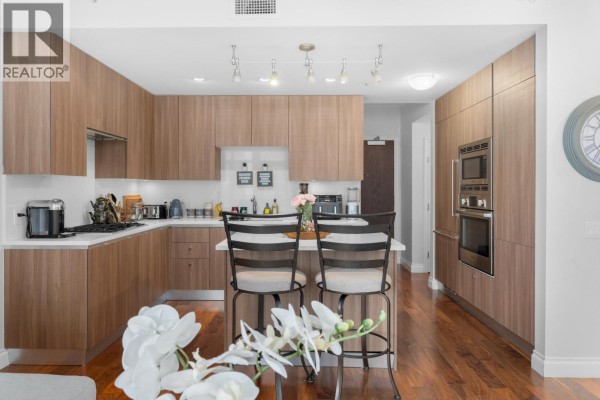 204 175 Victory Ship Way, North Vancouver, BC V7L0G1 Photo 5