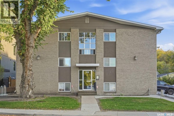 204 208 Saskatchewan Crescent E, Saskatoon