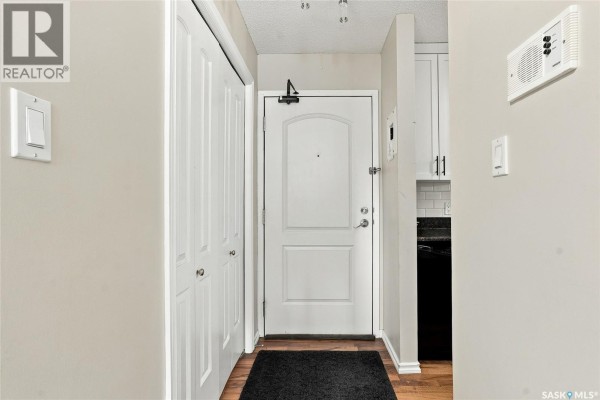 Kitchen - 204 2233 St Henry Avenue, Saskatoon, SK S7M5K6 Photo 3