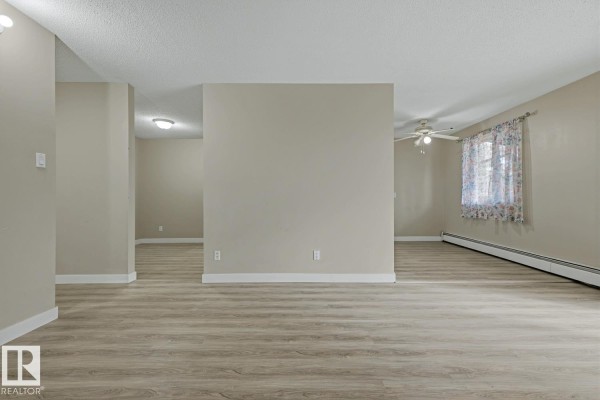 Primary Bedroom - #204 237 Woodvale Rd W Nw, Edmonton, AB T6L1G7 Photo 4