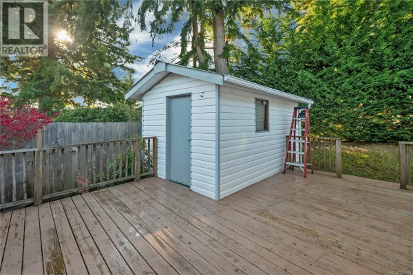 Kitchen - 204 3120 Island Hwy, Campbell River, BC V9W5G1 Photo 4