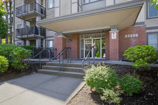204 33898 Pine Street, Abbotsford, BC V2S2P3 Photo 4