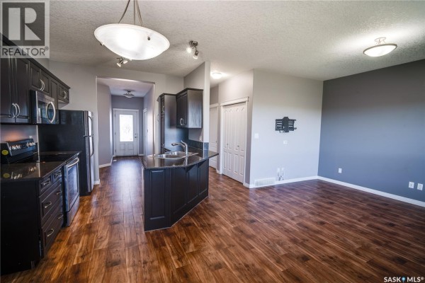 Living room - 204 3818 Dewdney Avenue E, Regina, SK S4Z0A6 Photo 4