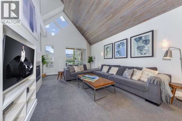 204 4865 Painted Cliff Road, Whistler, BC V0N1B4 Photo 2