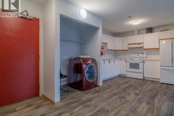 Dining room - 204-5001 Forrest Drive, Yellowknife, NT  Photo 2