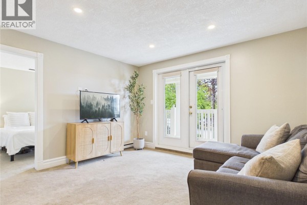 Living room/Dining room - 204 645 Selby St, Nanaimo, BC V9R2S2 Photo 5