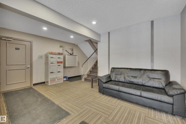 #204 8125 110 St Nw, Edmonton, AB, photo 3