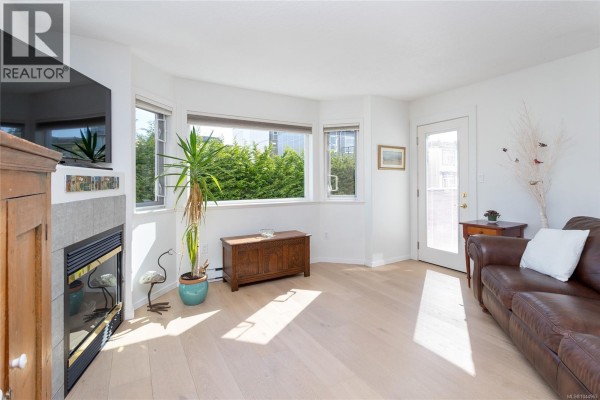 204 9725 Fourth St, Sidney, BC, photo 3