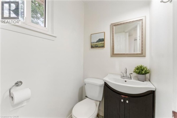 2pc Bathroom - 204 Birchcliffe Crescent, Hamilton, ON L8T4K9 Photo 5