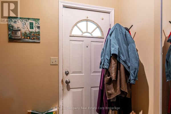 Living room - 204 Brunswick Street, Stratford, ON N5A3M3 Photo 5