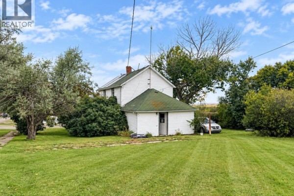 204 Christian Avenue W, Standard, AB T0J0M0 Photo 4