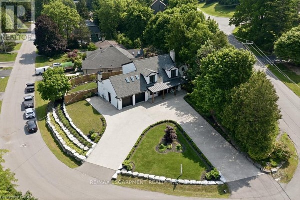 Office - 204 Fallingbrook Drive, Hamilton, ON L9G1E6 Photo 2