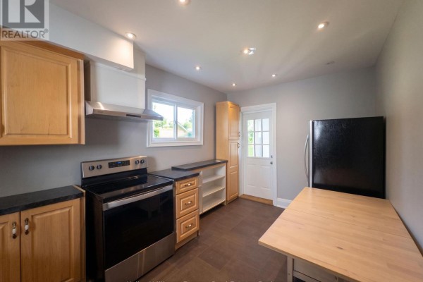 Mud room - 204 Gibb Street, Oshawa, ON L1J1Y7 Photo 4