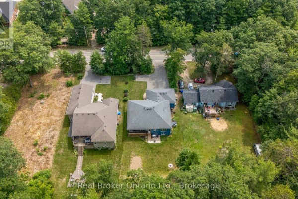 Aerial view of multiple houses and driveways - 204 Golf Course Road Wasaga Beach