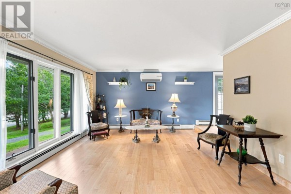 Foyer - 204 High Street, Bedford, NS B4A1N7 Photo 4