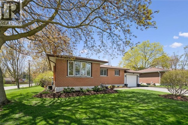 2pc Bathroom - 204 Irvine Street, Elora, ON N0B1S0 Photo 2