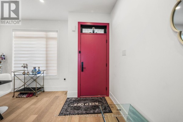 Kitchen - 204 Mcroberts Avenue, Toronto, ON M6E0B2 Photo 3