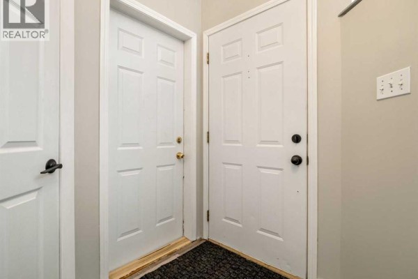 Primary Bedroom - 204 Mt Rundle Road W, Lethbridge, AB T1K7E9 Photo 4