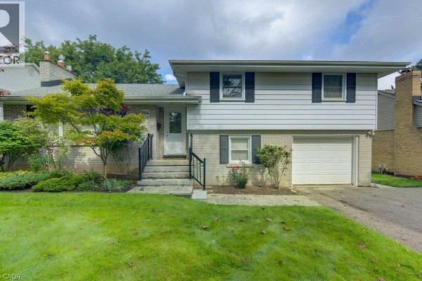 204 Stanley Drive, Waterloo, ON N2L1H4 Photo 4