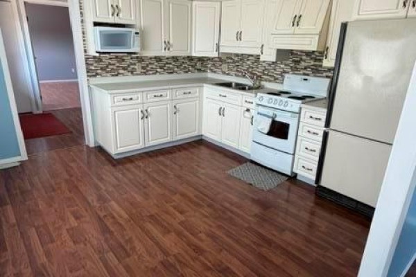 Kitchen - 204 Weicker Avenue, Notre Dame De Lourdes, MB R0G1M0 Photo 4