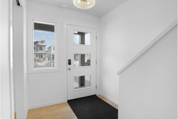 Dining room - 2040 Marquis Wy Ne, Edmonton, AB T5Y4E7 Photo 2