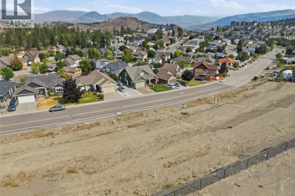2041 Hugh Allan Drive, Kamloops, BC  Photo 5