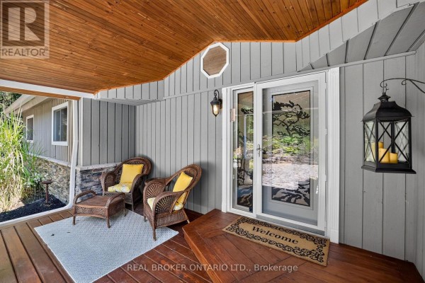 Family room - 20417 Centre Street, East Gwillimbury, ON L0G1M0 Photo 4