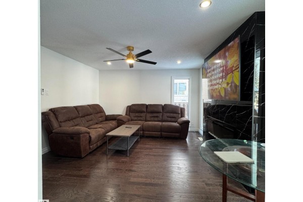 2043 49a Nw, Edmonton, AB, photo 2