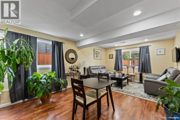 20445 Thorne Avenue, Maple Ridge, BC V2X8V1 Photo 2