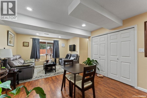 20445 Thorne Avenue, Maple Ridge, BC V2X8V1 Photo 3