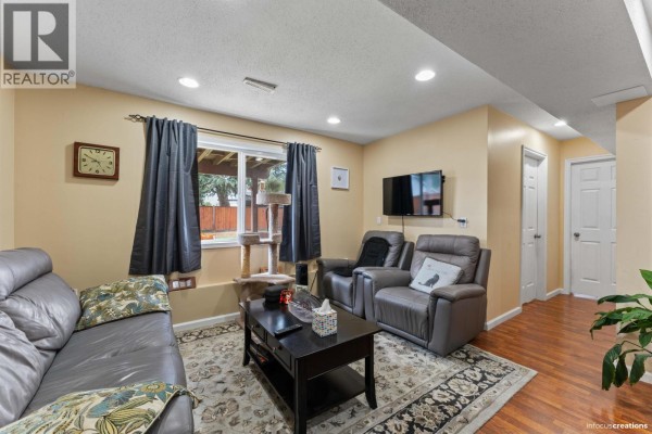 20445 Thorne Avenue, Maple Ridge, BC V2X8V1 Photo 4