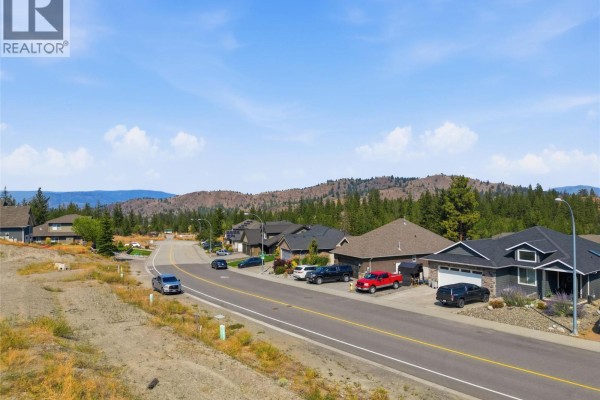 2045 Hugh Allan Drive, Kamloops, BC  Photo 4