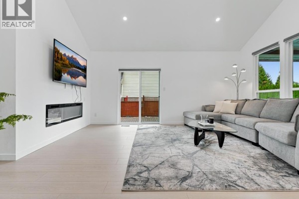2045 Kirkstone Road, North Vancouver, BC V7J3M9 Photo 3