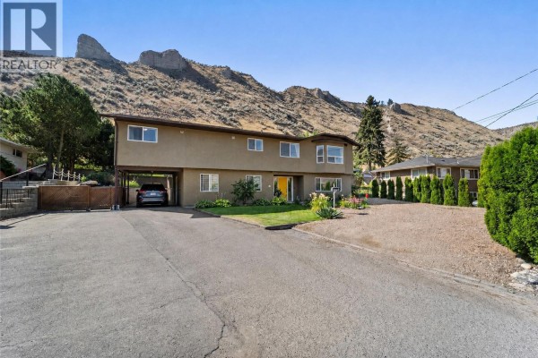 Kitchen - 2045 Valleyview Drive, Kamloops, BC V2C4C3 Photo 2