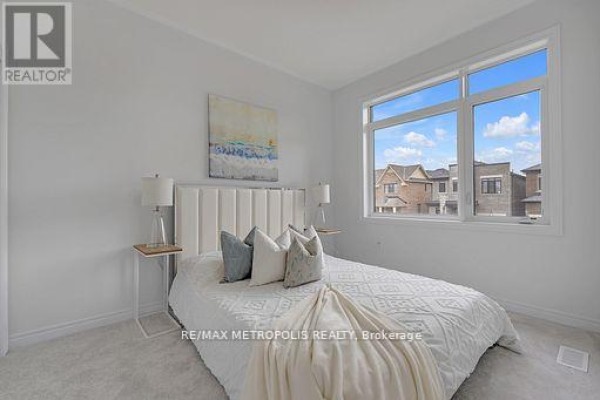2048 Chris Mason Street, Oshawa, ON L1L0S5 Photo 4