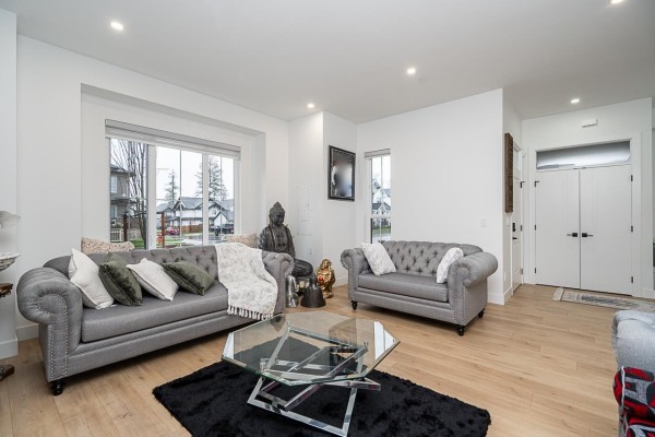 20484 76 Avenue, Langley, BC V2Y1V5 Photo 4