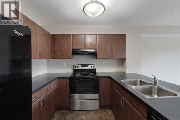 205, 709 6 Avenue Se, Slave Lake, AB T0G2A3 Photo 2